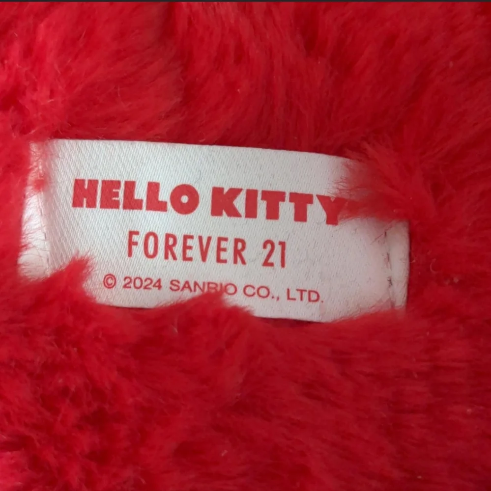 🎀 ✨RARE✨ Hello Kitty x Forever 21 Red Faux Fur Platforms New M - Picture 7 of 7
